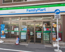 ファミリーマート 大久保駅南口店