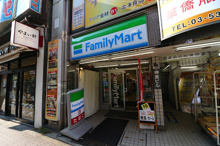 ファミリーマート 新大久保駅前店