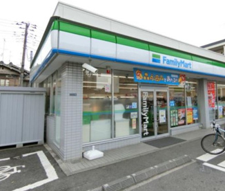 ファミリーマート 東玉川二丁目店の画像1