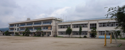  里見小学校の画像1