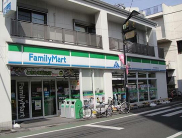 ファミリーマート 石神井公園駅南口店の画像1
