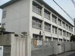寝屋川市立第四中学校の画像1