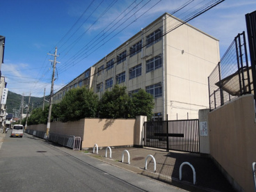 勧修中学校の画像1
