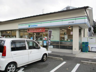 ファミリーマート 山科大塚店の画像1