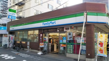 ファミリーマート K2梅田東店の画像1