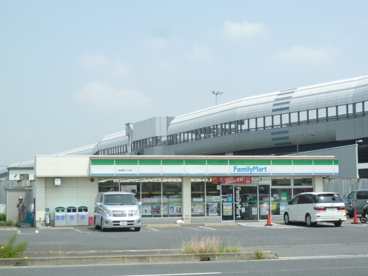 ファミリーマート 三郷鷹野三丁目店の画像1