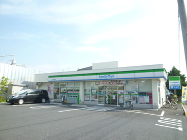 ファミリーマート 三郷戸ヶ崎店の画像1