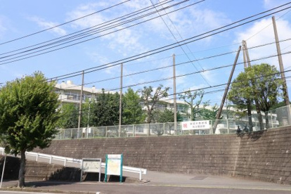 横浜市立奈良中学校の画像1