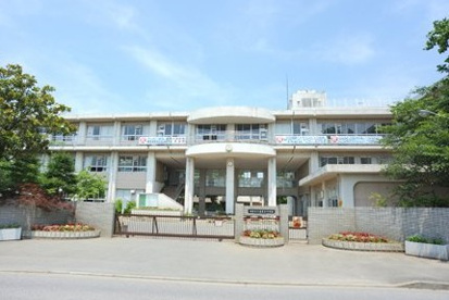 鴻巣市立赤見台中学校の画像1