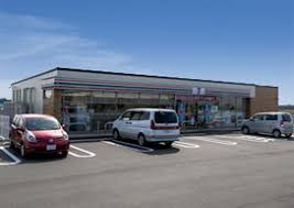 セブンイレブン燕灰方店の画像1