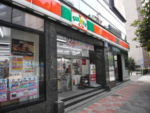 ファミリーマート 専大通り店