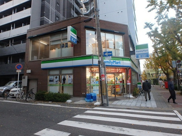 ファミリーマート 江戸堀二丁目店の画像1
