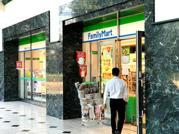 ファミリーマート 聖路加ガーデン店の画像1