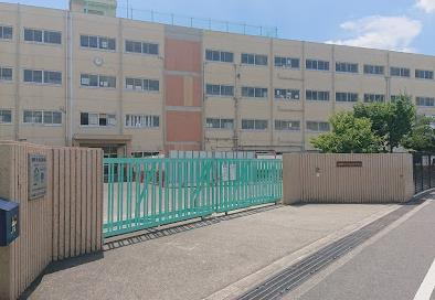 高槻市立冠中学校の画像1