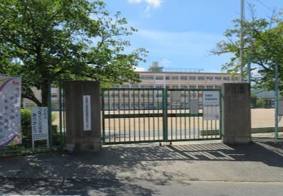 高槻市立安岡寺小学校の画像1