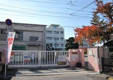 高槻市立赤大路小学校の画像1