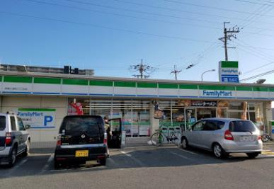ファミリーマート 高槻大塚町三丁目店の画像1