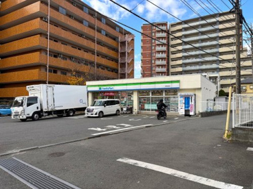 ファミリーマート 秦野鶴巻店の画像1