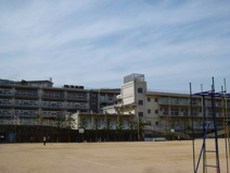 宝塚市立　西山小学校