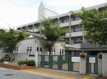 鷹匠中学校