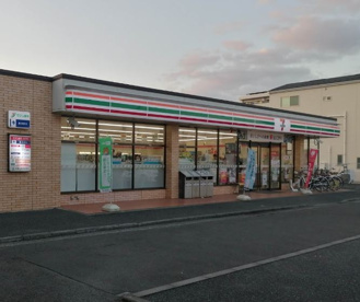 セブン-イレブン 横浜新吉田東３丁目店の画像1