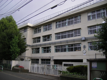 上祖師谷中学校の画像1