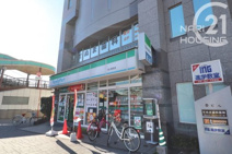 ファミリーマート秋川駅前店