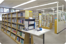豊富な視聴覚資料 港区立 みなと図書館の画像4