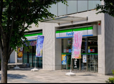 ファミリーマート シティテラス横濱和田町店の画像1