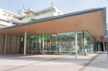 コンビニエンスストア ファミリーマート アルコスクエア店