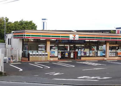セブンイレブン 横浜左近山団地店の画像1