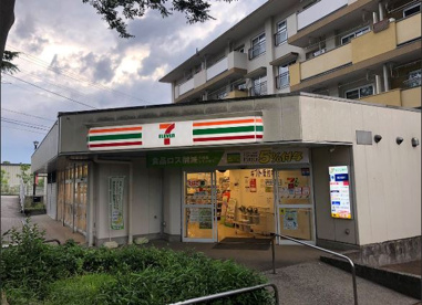 セブン-イレブン ＵＲくぬぎ台団地店の画像1