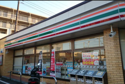 セブンイレブン 横浜片倉町店の画像1