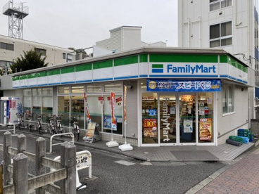ファミリーマート三軒茶屋駅前店の画像1