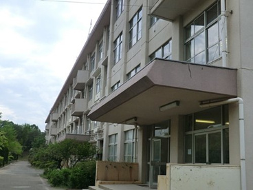 八王子市立松が谷中学校の画像1
