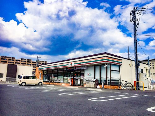 セブンイレブン 鈴鹿東旭が丘店の画像