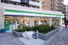 コンビニエンスストア ファミリーマート 東品川四丁目店