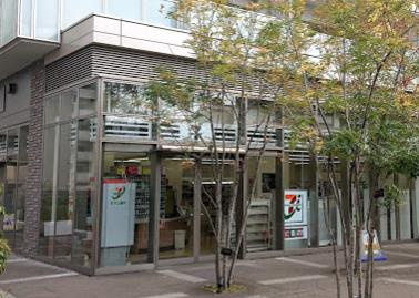 セブンイレブン 阪急山田駅前店の画像1