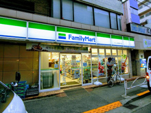 コンビニエンスストア ファミリーマート サンズ経堂駅北店
