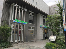 コンビニエンスストア ファミリーマート 神宮前五丁目南店