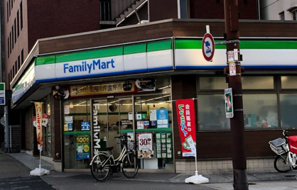 ファミリーマート 浪速元町三丁目店の画像1