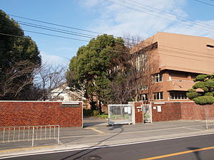 布施高等学校の画像1