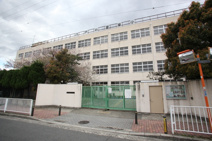 八戸ノ里小学校