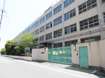 新喜多中学校の画像1