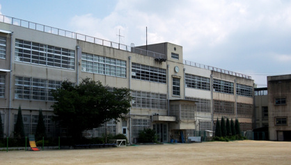 高井田東小学校の画像1