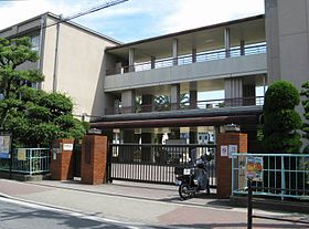 東中本小学校の画像1