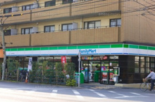 コンビニエンスストア ファミリーマート 新代田駅前店