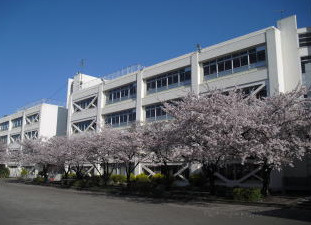 多摩市立多摩中学校の画像1