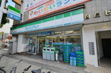 コンビニエンスストア ファミリーマート阪急伊丹駅前店