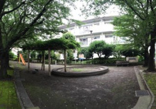 世田谷区立上北沢さくら広場